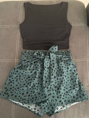 SHEIN Green Spotted Tie-Waist High Waist Shorts